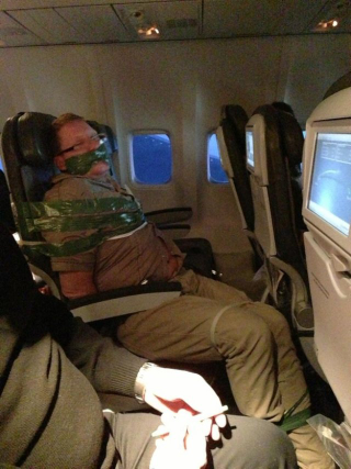 Illustration for article titled This Is Not How You Want to Spend Six Hours on a Plane
